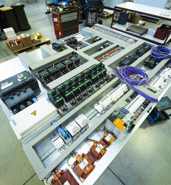 Azienda specializzata nella progettazione e realizzazione di impianti elettrici per automazioni industriali. A Godega di Sant'Urbano Treviso Veneto